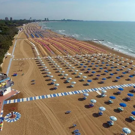 Beautiful And Modern Penthouse On Two Floors With Terrace And Swimming Pool Appartement Lignano Sabbiadoro